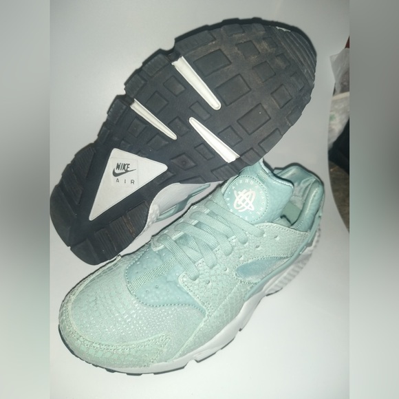 Nike Shoes - Wmns Air Huarache Run Print 'Cannon Crocodile' Sz 8